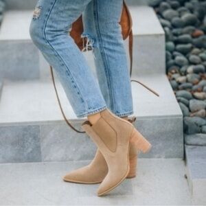 Oasis Society Uptown Faux Suede Khaki Pointed-Toe Heeled Booties Size 8.5